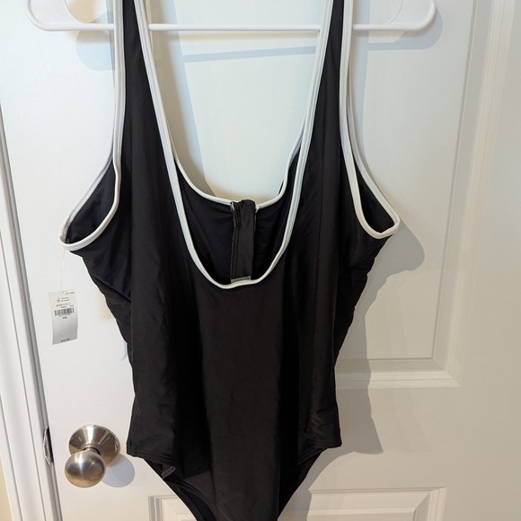 Old Navy Black and White Women's One Piece Swimsuit - Picture 3 of 4